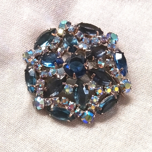 Big Blue Crystal Circle Pin. - Picture 1 of 4